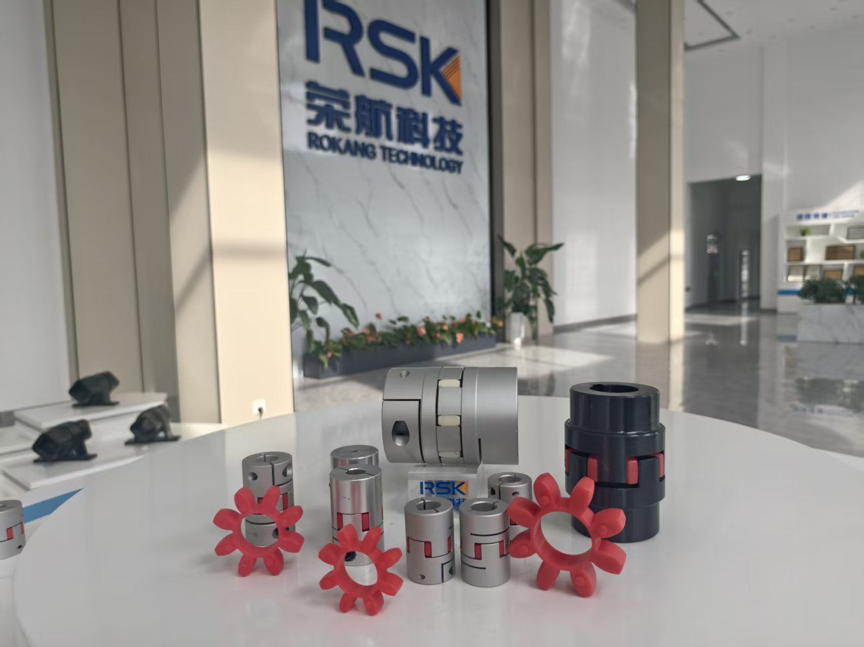 মোটর ট্রান্সমিশনের জন্য RSK-CPFC OEM উচ্চ শক্তি অ্যালুমিনিয়াম খাদ চোয়াল/স্পাইডার নমনীয় শ্যাফ্ট কাপলিং ক্ল্যাম্প প্রকার